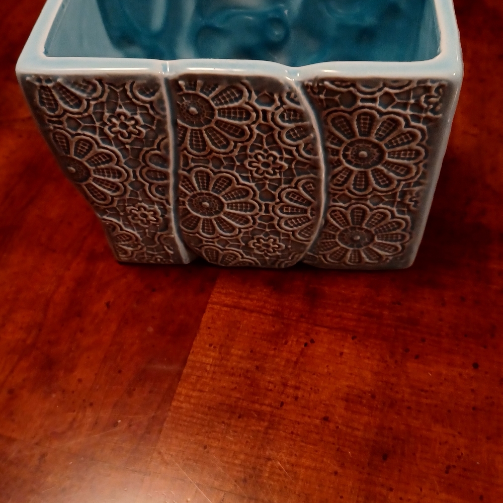 Vintage baby boy ceramic vase...42 yrs old - Picture 3 of 6